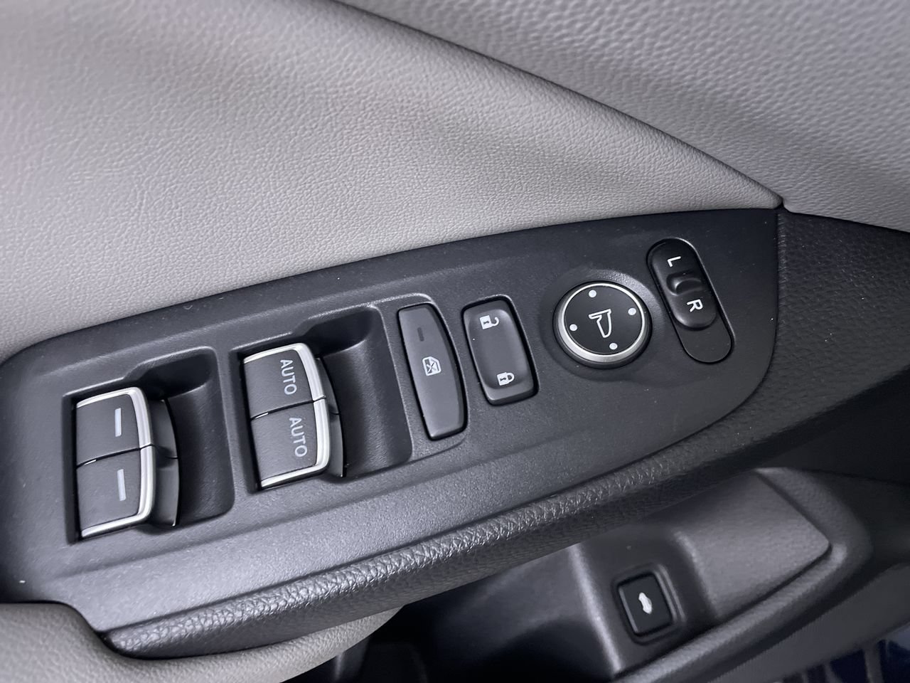 Used 2019 Honda Accord EX image 11