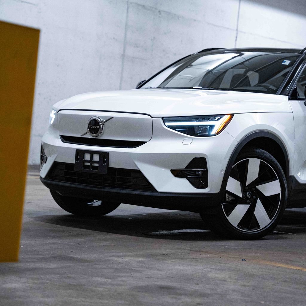Certified 2024 Volvo XC40 Recharge Ultimate w/ Protection Package Premier AWD/4WD image 2
