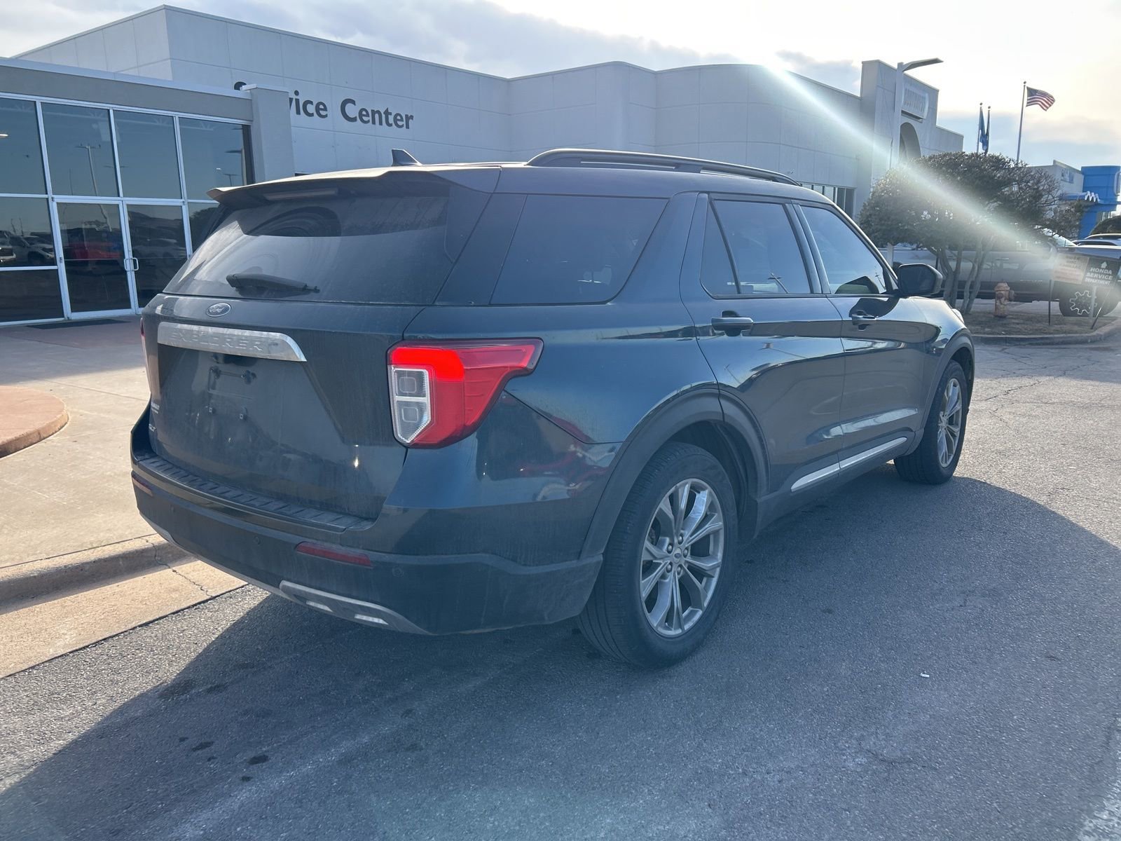 Used 2022 Ford Explorer XLT w/ Equipment Group 202A image 5