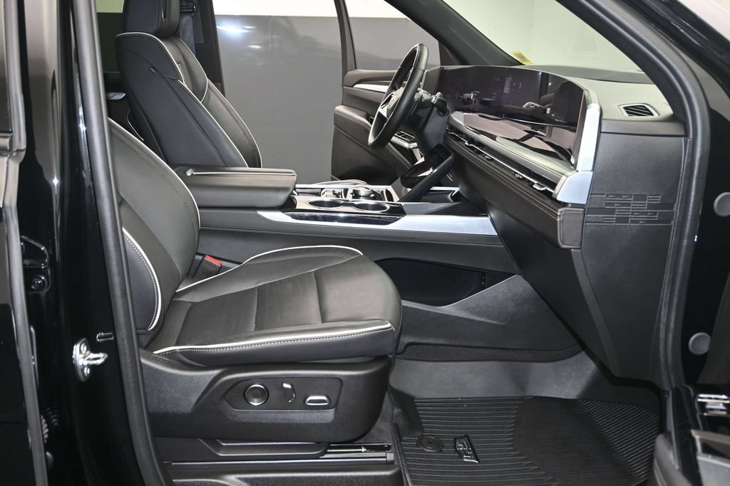 Used 2025 Cadillac Escalade ESV Sport w/ LPO, Floor Liner Package AWD/4WD image 11