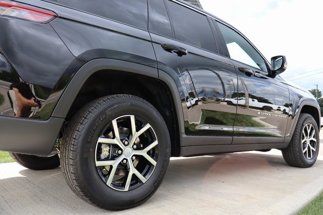 New 2025 Jeep Grand Cherokee Limited image 32