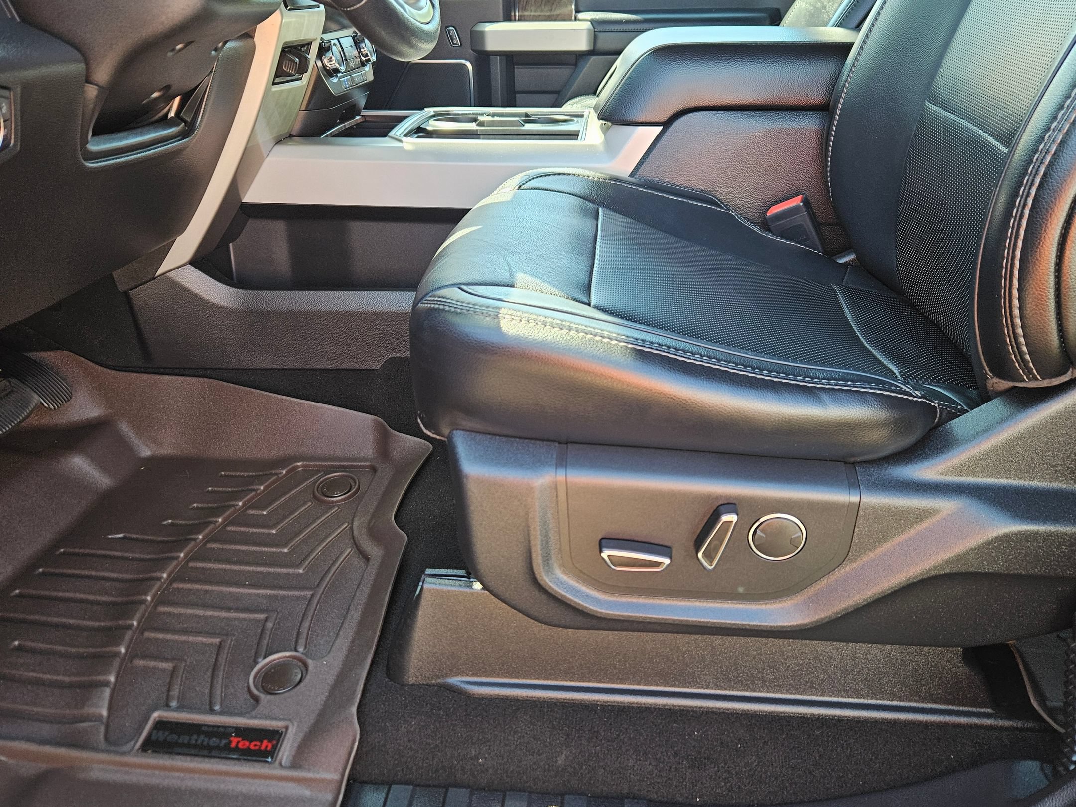 Used 2019 Ford F350 Lariat w/ Lariat Ultimate Package AWD/4WD image 13