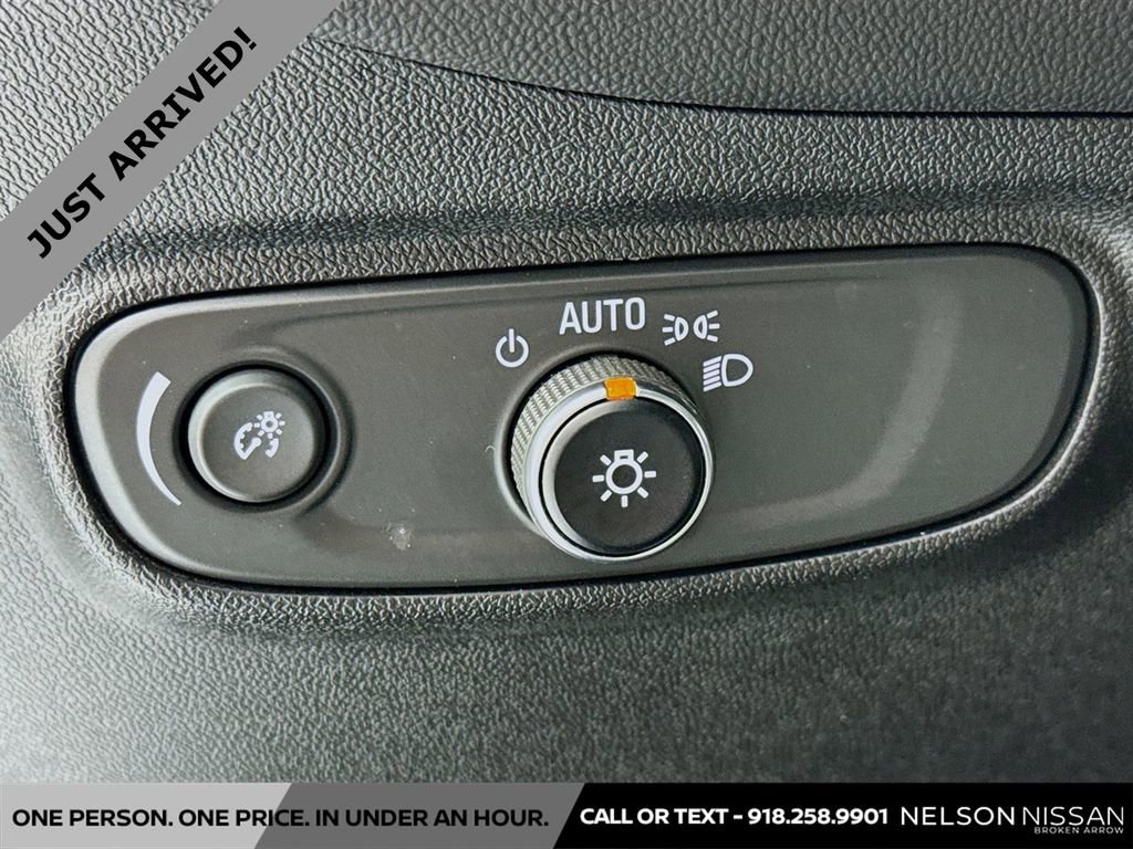 Used 2018 Chevrolet Equinox LT image 10