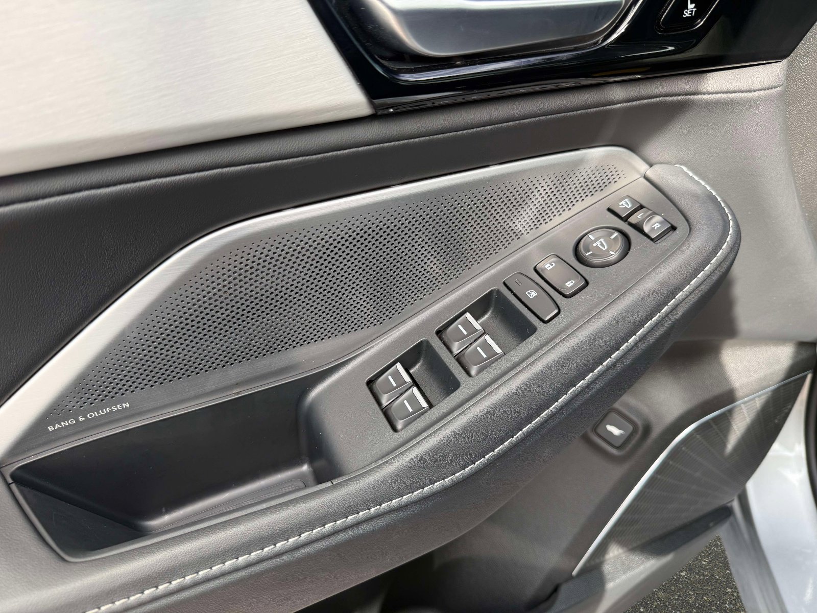 Certified 2026 Acura MDX FWD w/ Technology Package image 17