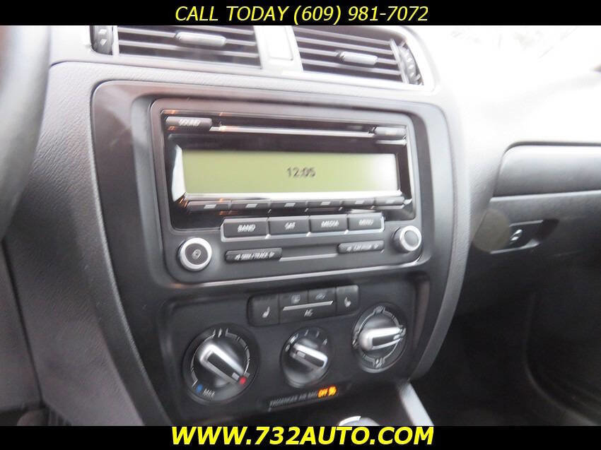 Used 2011 Volkswagen Jetta SE FWD image 11