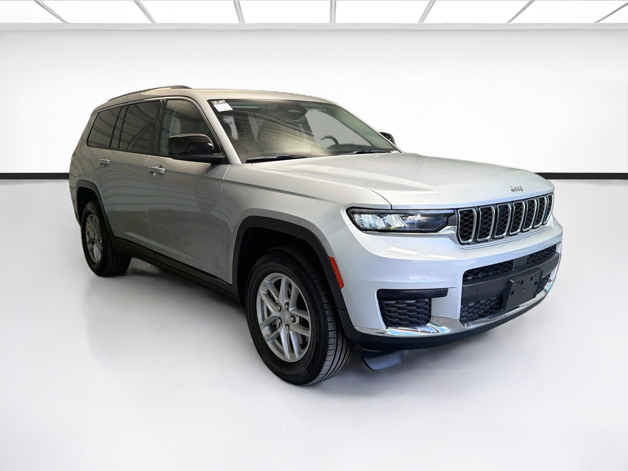 Used 2023 Jeep Grand Cherokee L Laredo AWD/4WD image 3