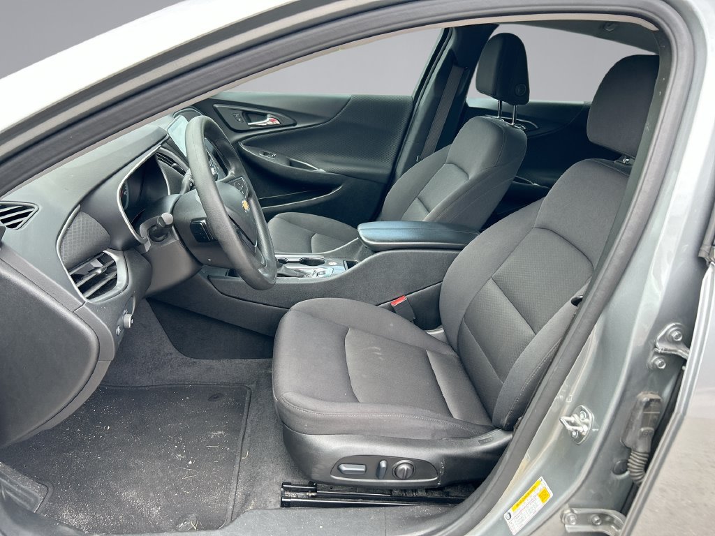 Used 2025 Chevrolet Malibu LT FWD image 11