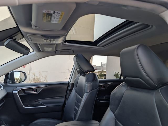 Used 2020 Toyota RAV4 XLE Premium image 27