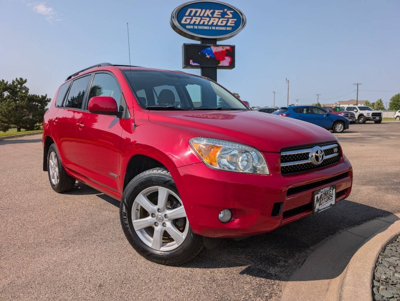 Used 2006 Toyota RAV4 Limited AWD/4WD image 2