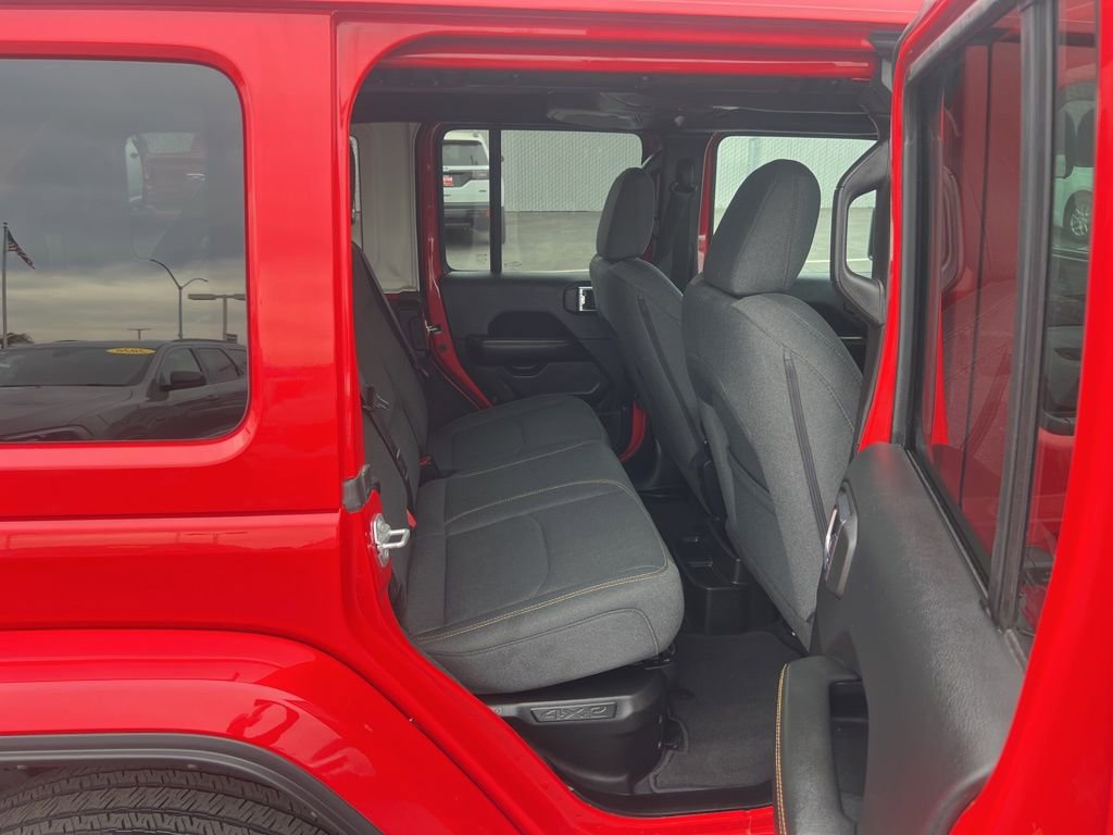 Used 2025 Jeep Wrangler Unlimited Sahara w/ Safety Group AWD/4WD image 28