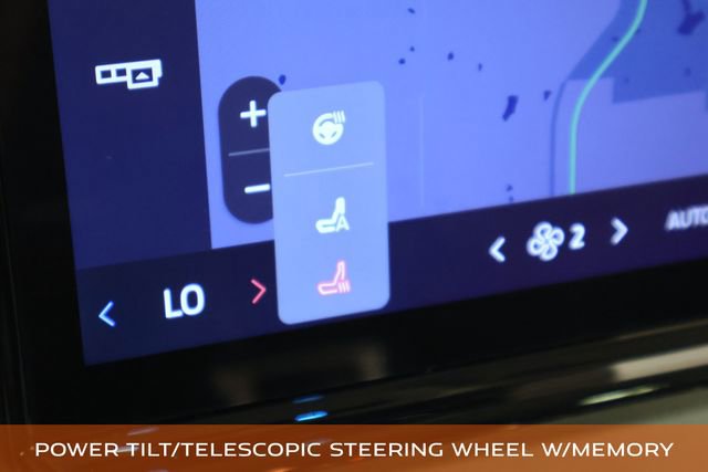 Used 2025 Ford Expedition Active image 35