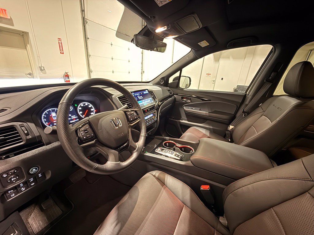 Used 2025 Honda Ridgeline Black Edition image 17