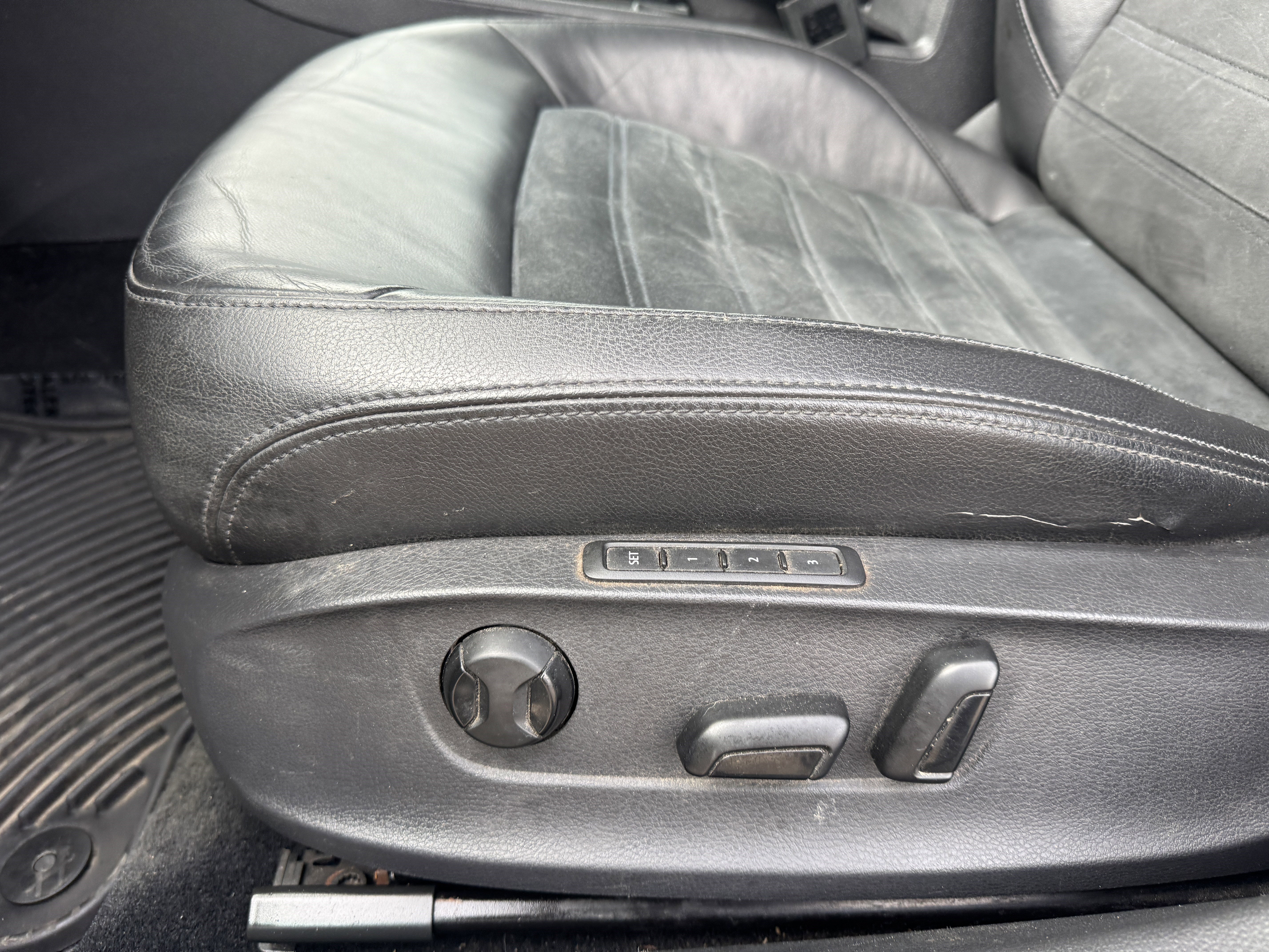 Used 2014 Volkswagen Passat TDI SEL Premium image 13