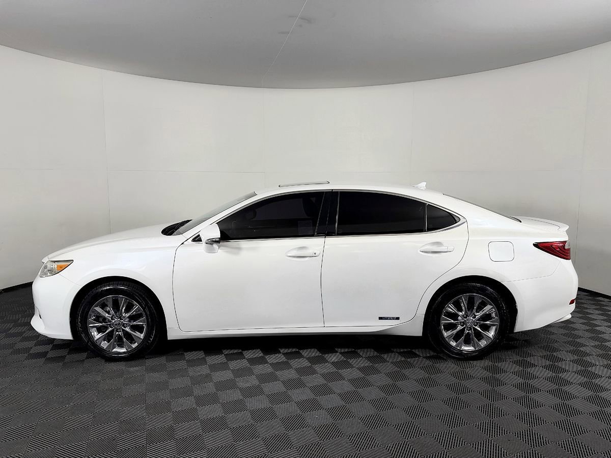 Used 2014 Lexus ES 300h w/ Luxury Package w/Bamboo Trim FWD image 16