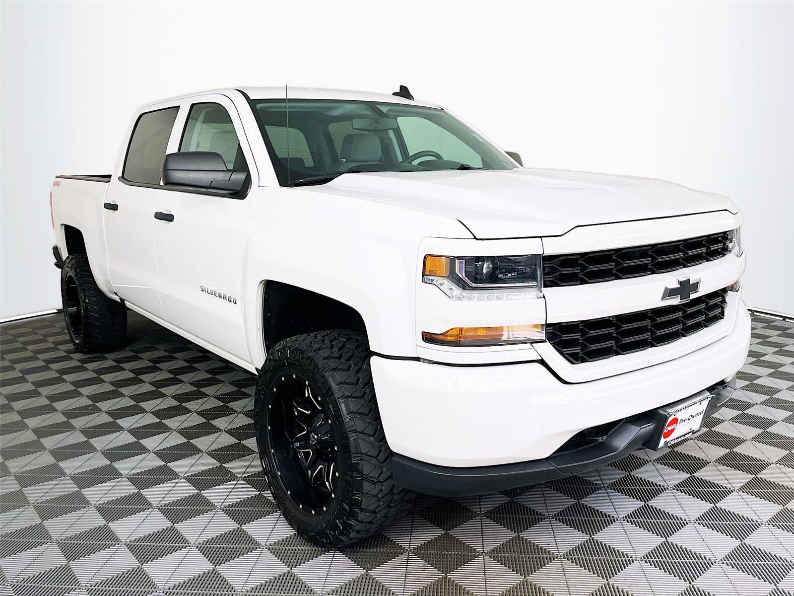 Used 2018 Chevrolet Silverado 1500 Custom w/ Custom Value Package image 1