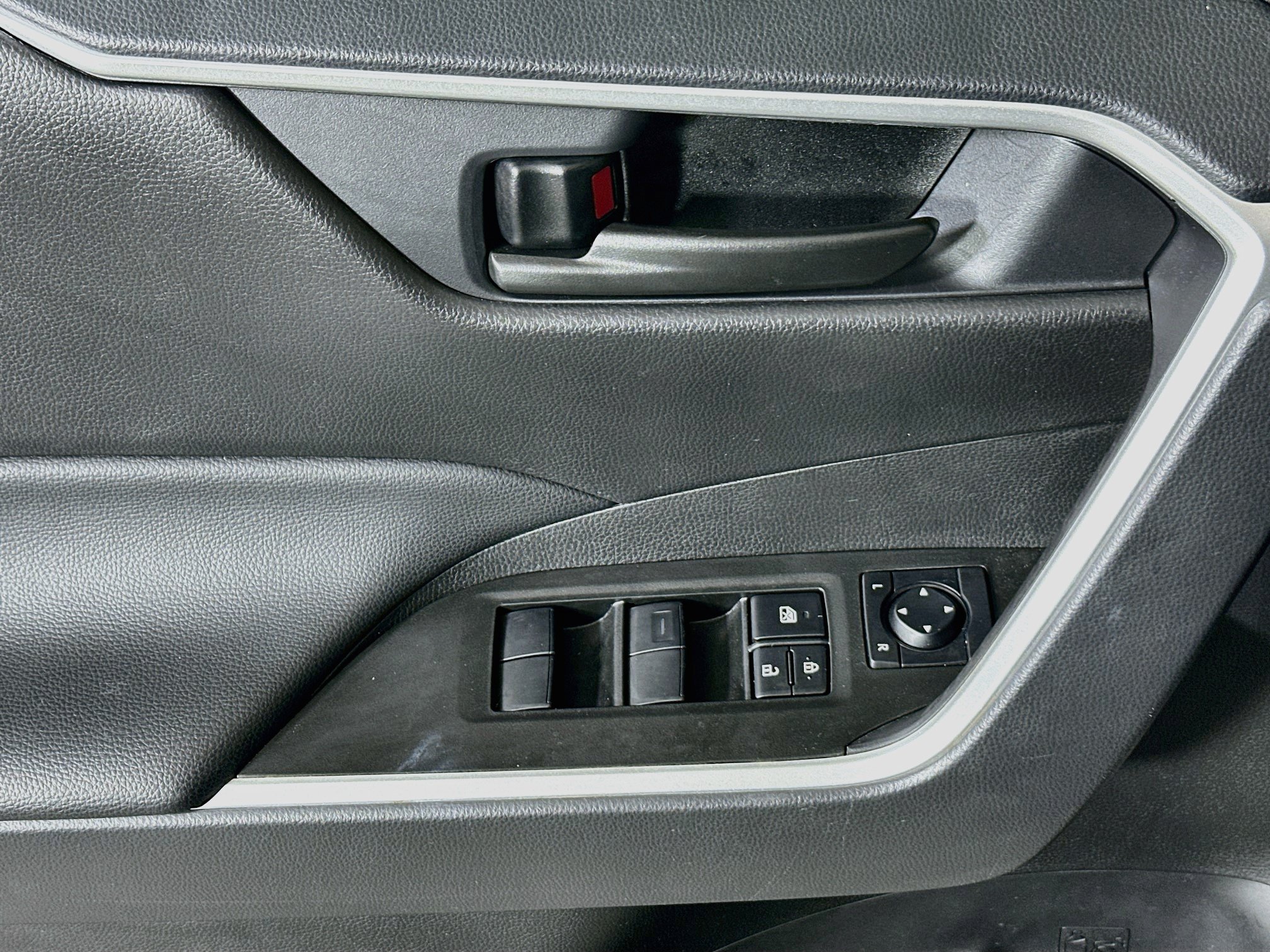 Certified 2025 Toyota RAV4 LE FWD image 14