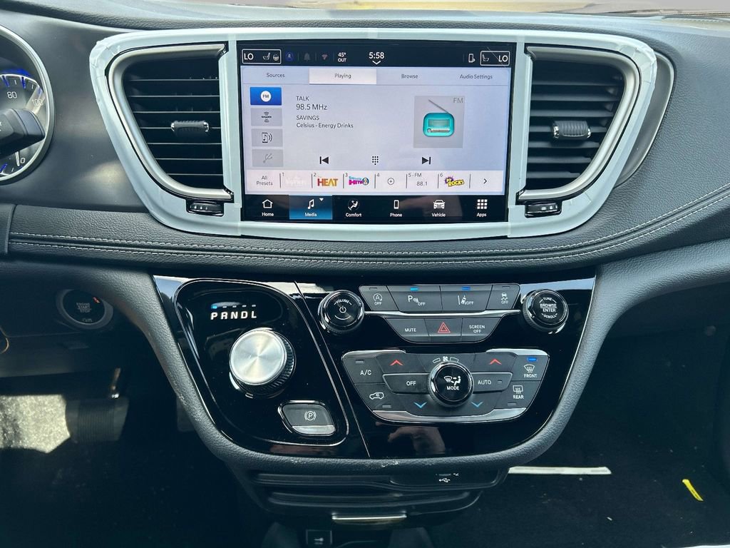 New 2026 Chrysler Pacifica Select AWD/4WD image 10