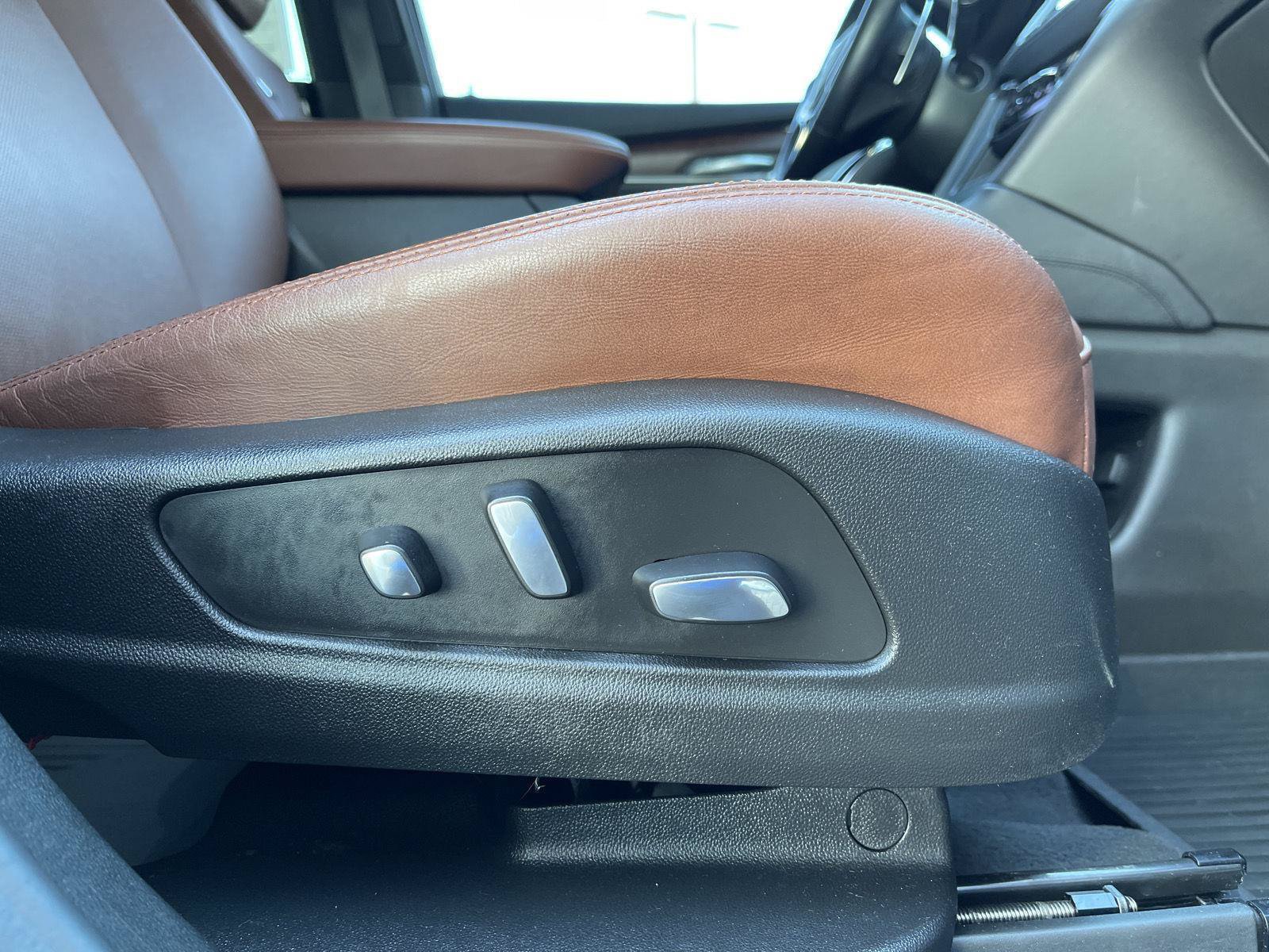 Used 2024 Cadillac XT5 Sportv w/ Technology Package AWD/4WD image 39