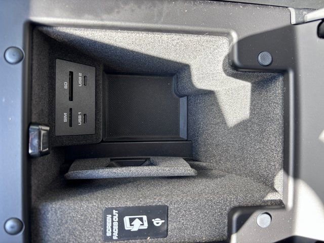 Certified 2026 Porsche Macan AWD/4WD image 24