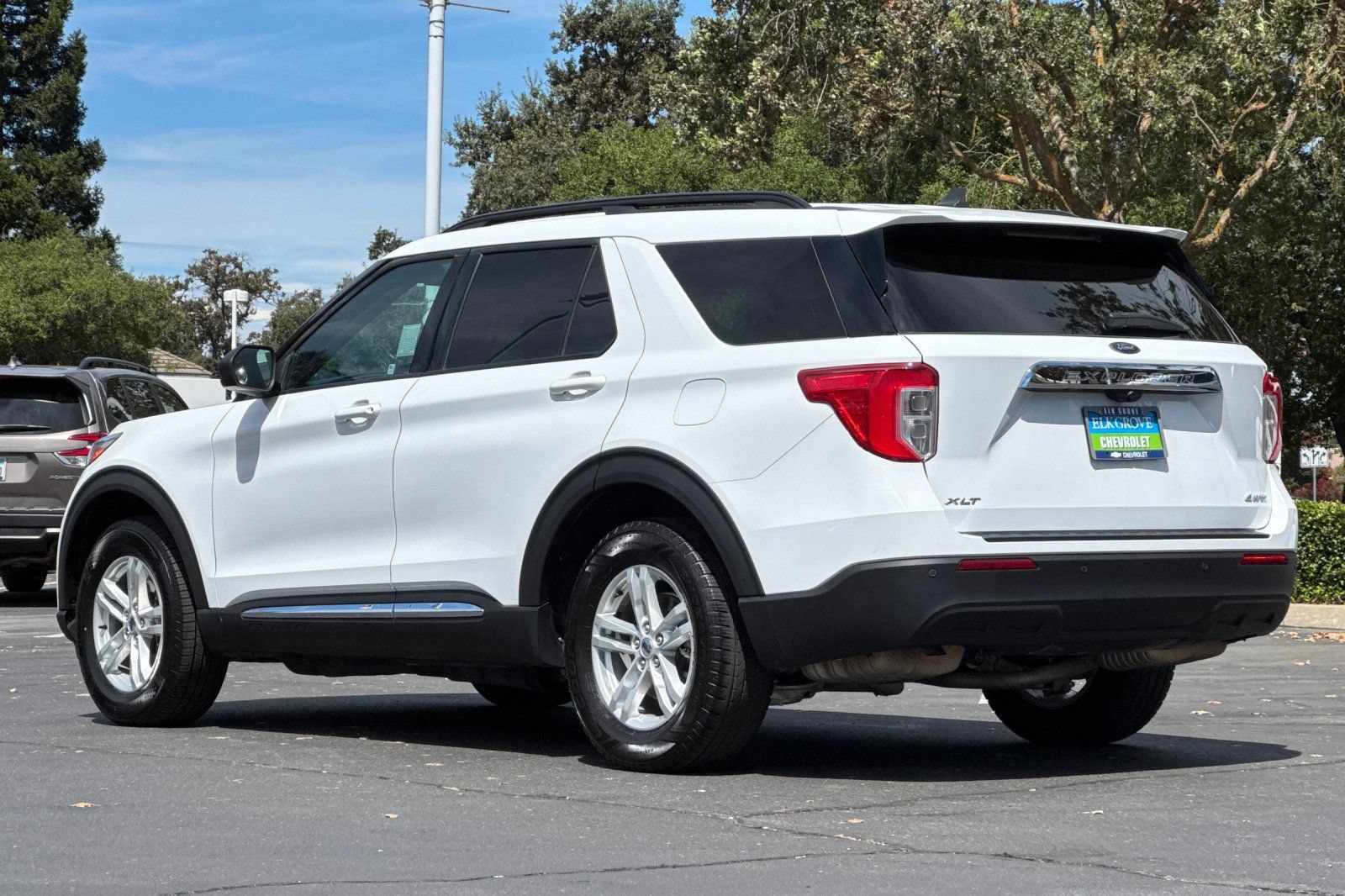 Used 2022 Ford Explorer XLT AWD/4WD image 5
