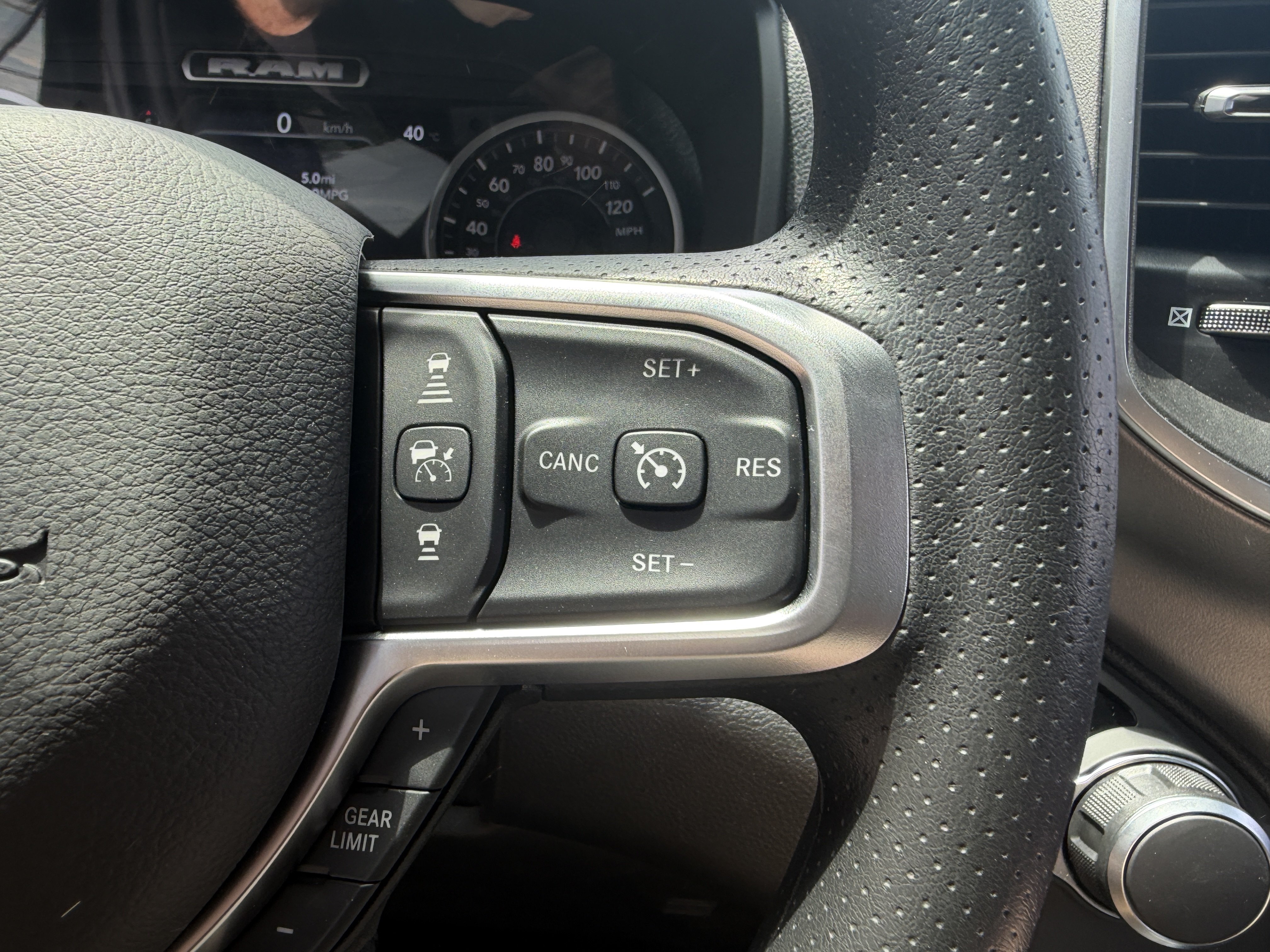 New 2026 RAM 1500 Express AWD/4WD image 32