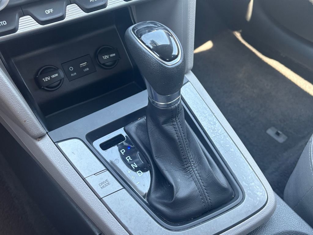 Used 2020 Hyundai Elantra SEL FWD image 24