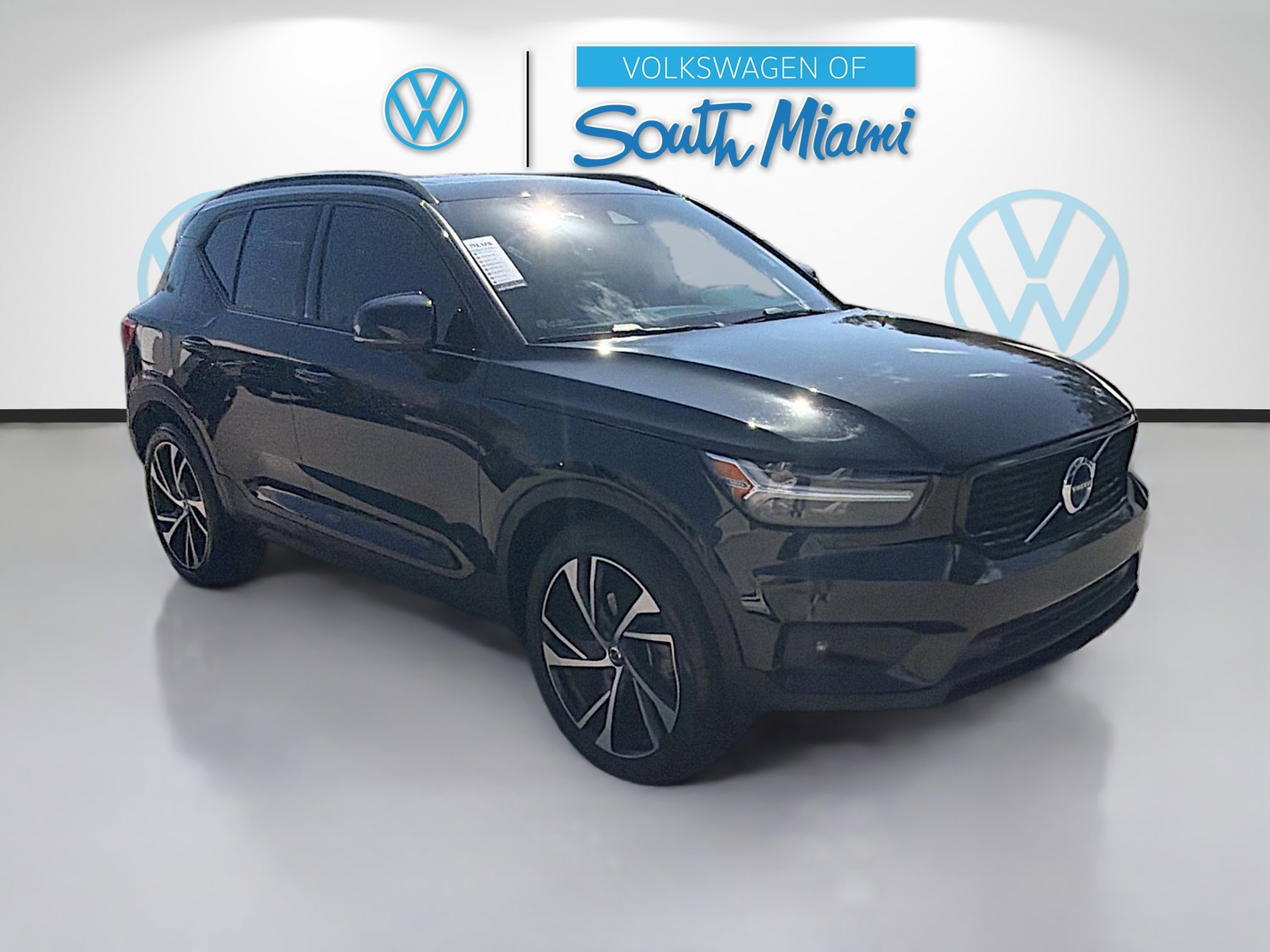 Used 2022 Volvo XC40 T5 R-Design w/ Advanced Package