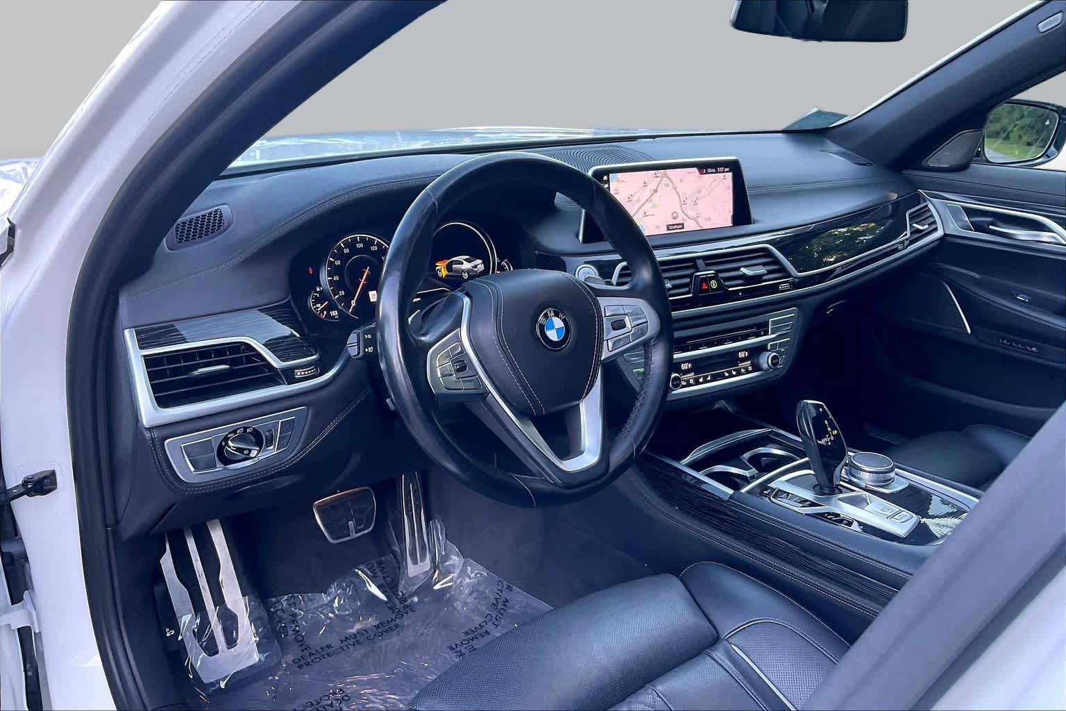 Used 2019 BMW 750i xDrive w/ M Sport Package AWD/4WD image 17
