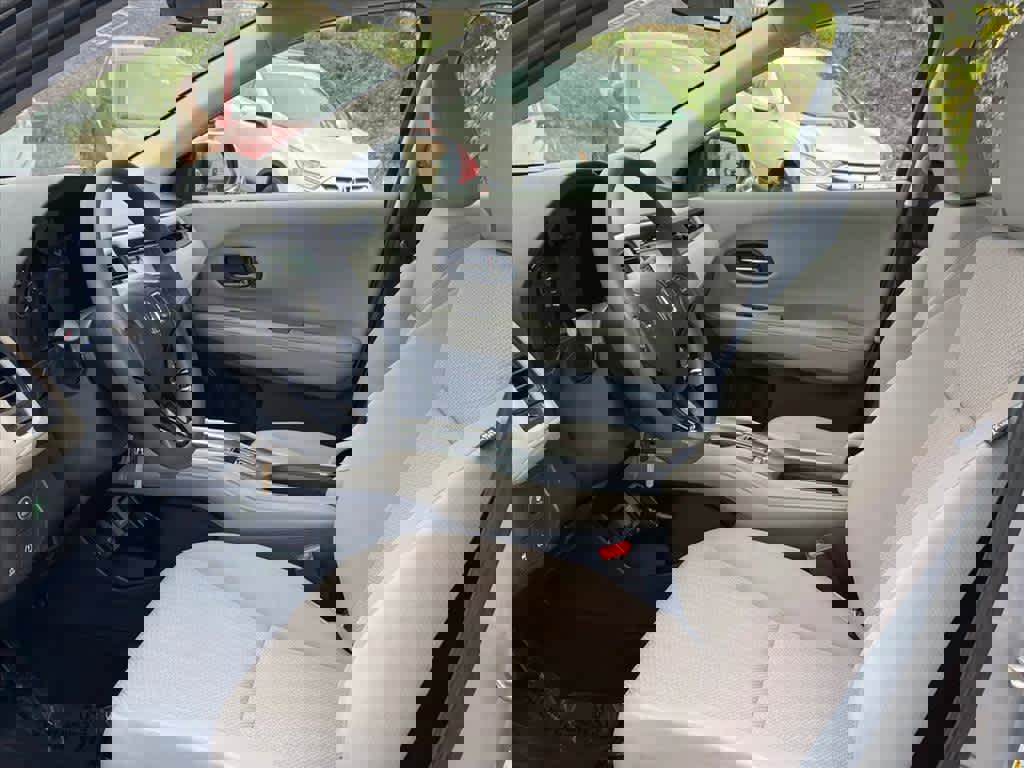 Used 2018 Honda HR-V LX image 12