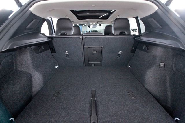 Certified 2025 Volvo XC40 B5 Ultra w/ Protection Package Premier image 27