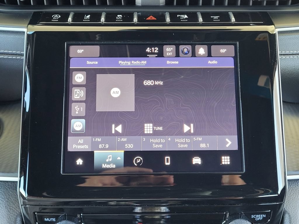 Used 2024 Jeep Grand Cherokee L Laredo AWD/4WD image 10