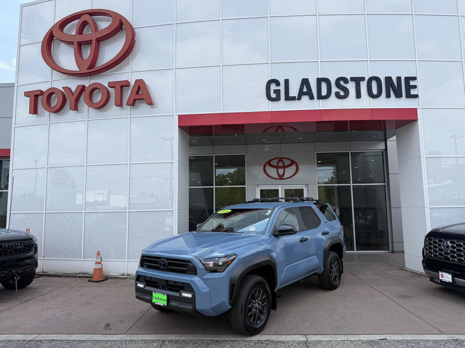 Used 2025 Toyota 4Runner SR5 AWD/4WD image 1