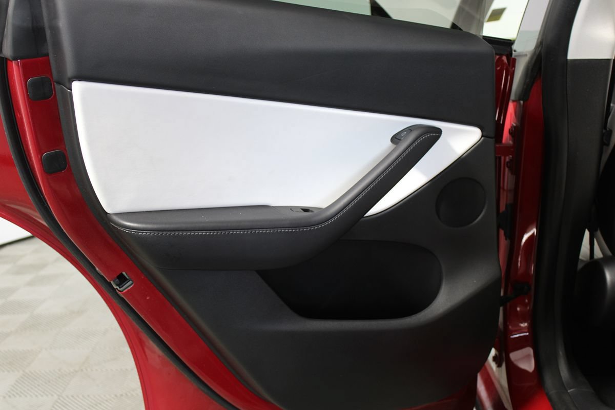 Used 2022 Tesla Model Y Long Range AWD/4WD image 32