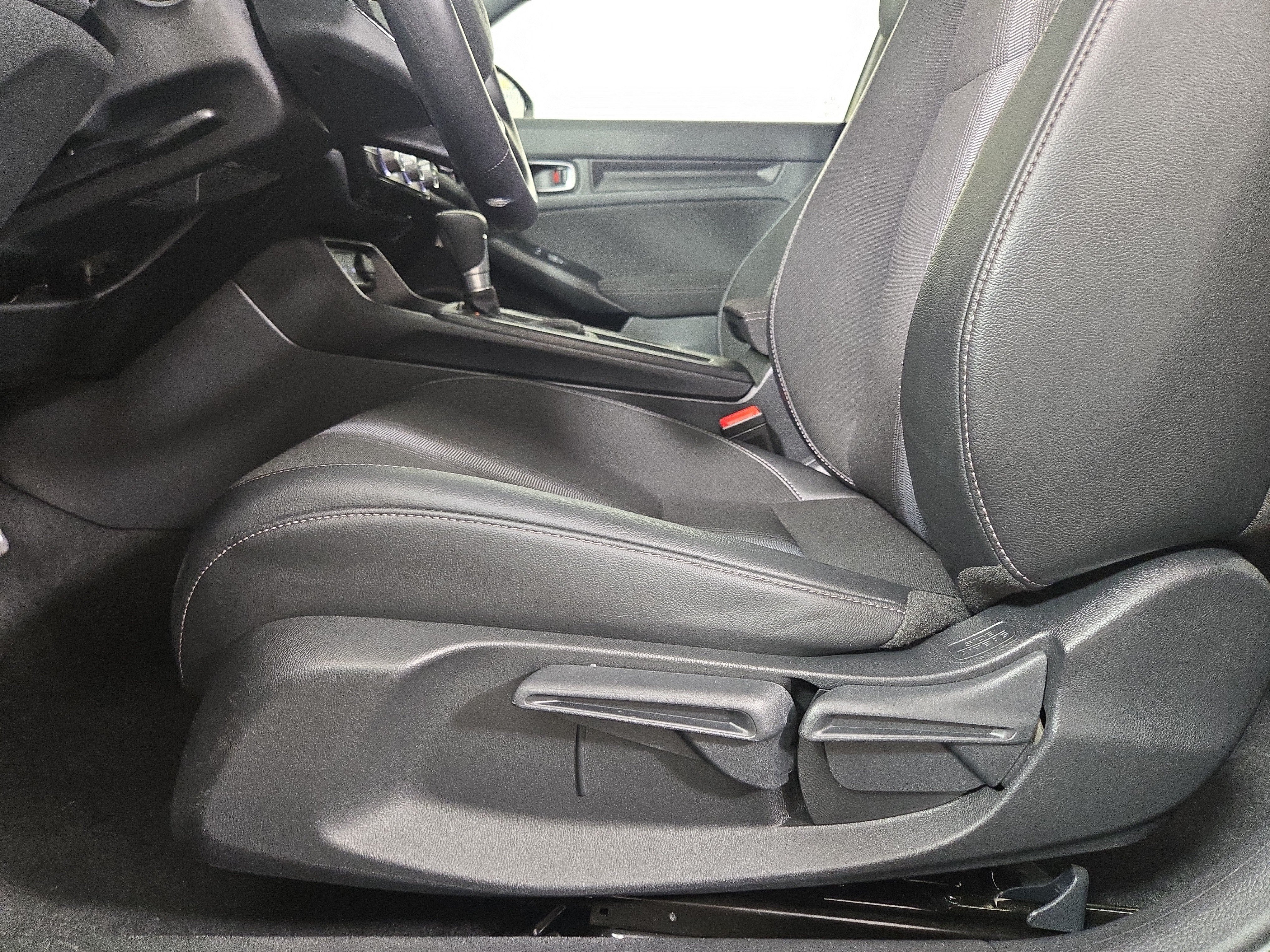 Used 2025 Honda Civic Sport image 30