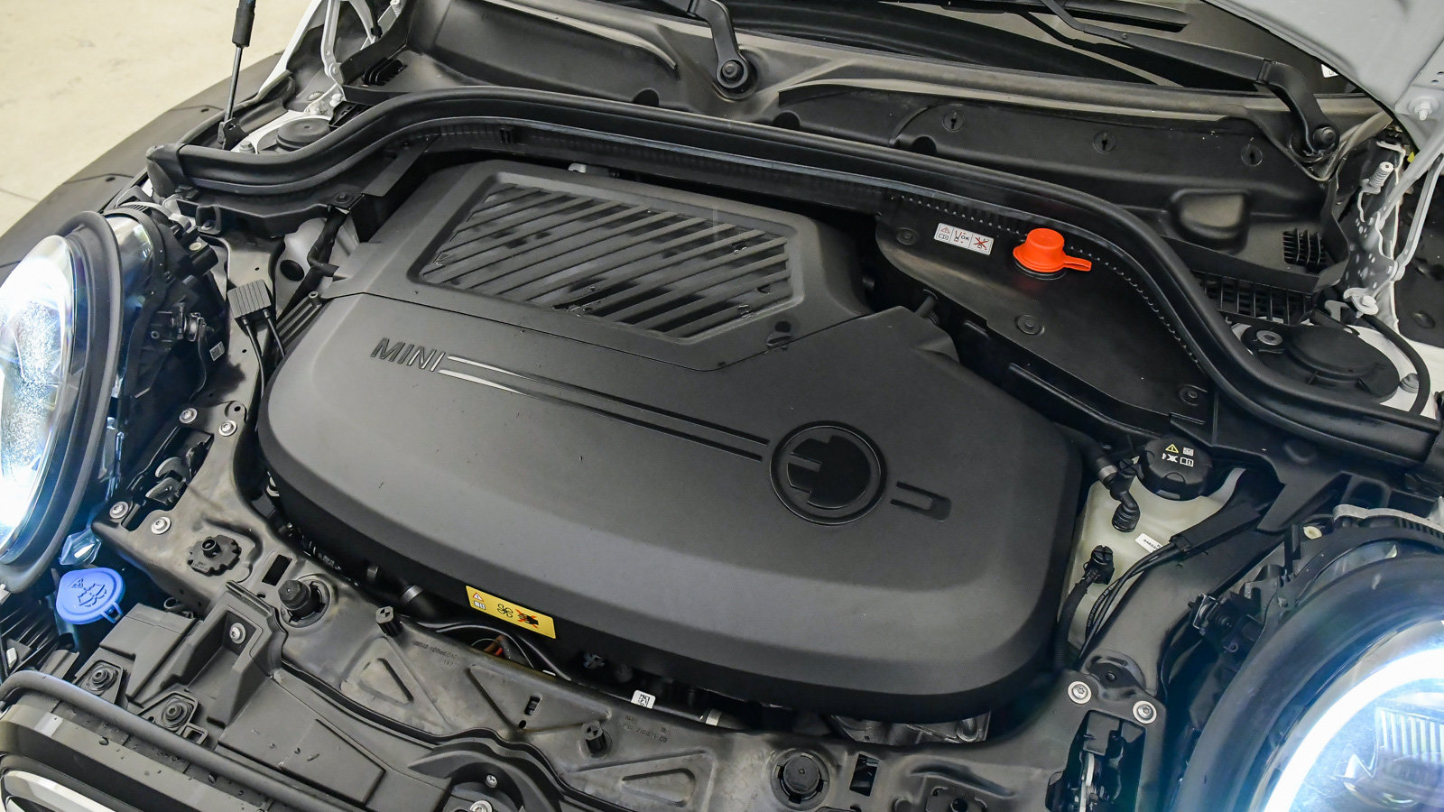 Certified 2024 MINI Cooper SE FWD image 27