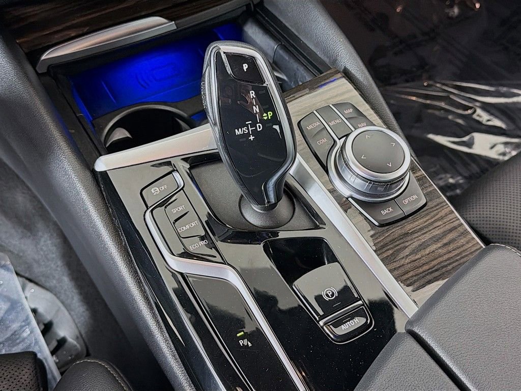 Used 2022 BMW 530i xDrive w/ Premium Package image 40