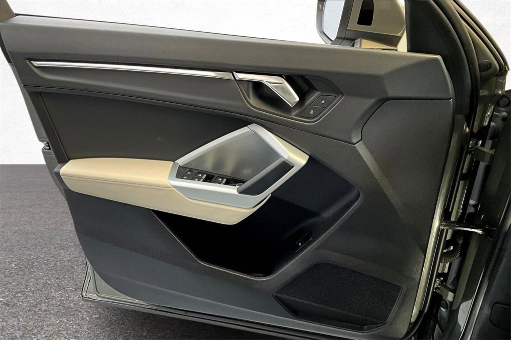 Used 2020 Audi Q3 2.0T Premium Plus w/ Premium Plus Package image 16