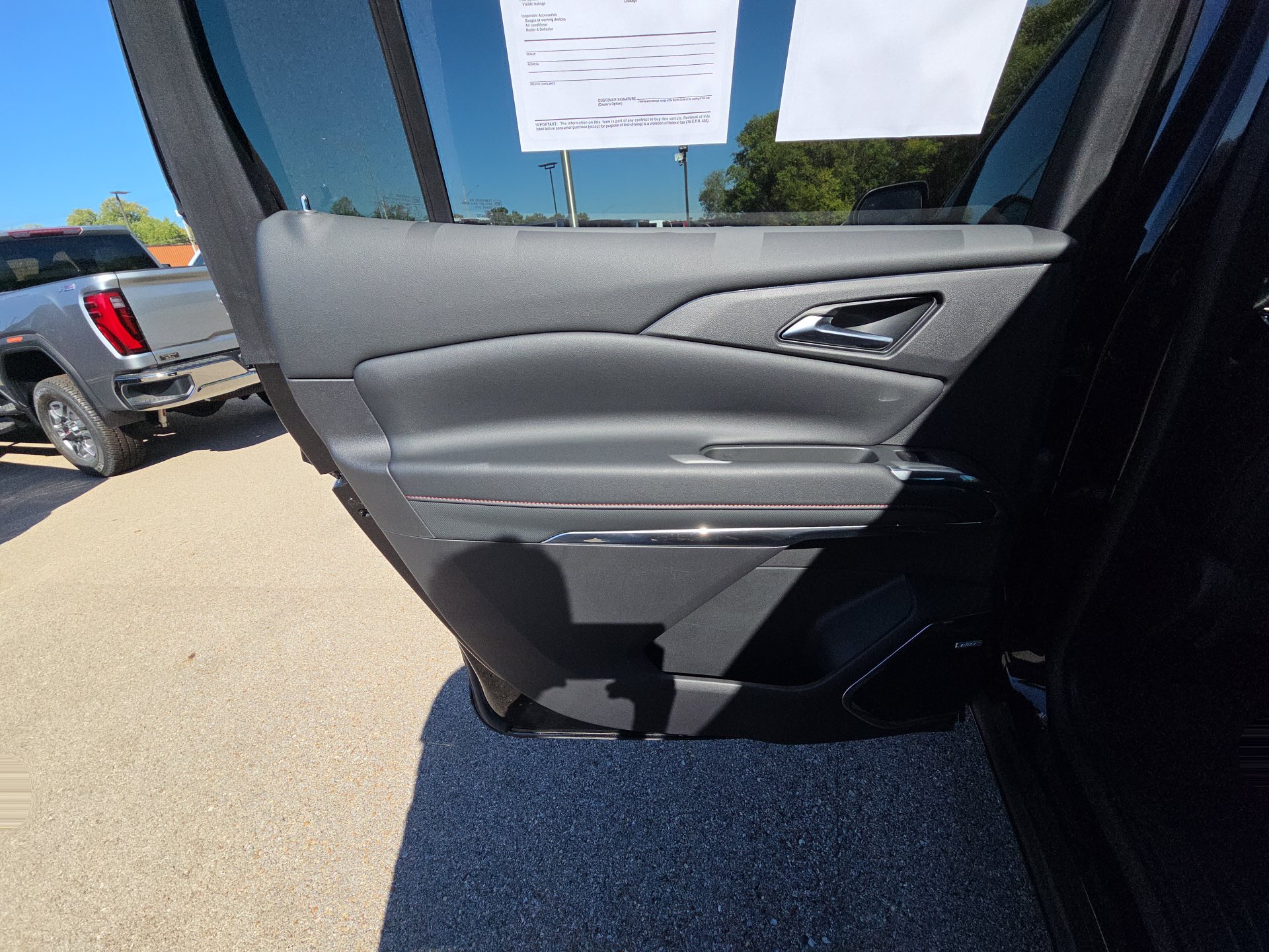 Used 2026 Chevrolet Traverse RS FWD image 27
