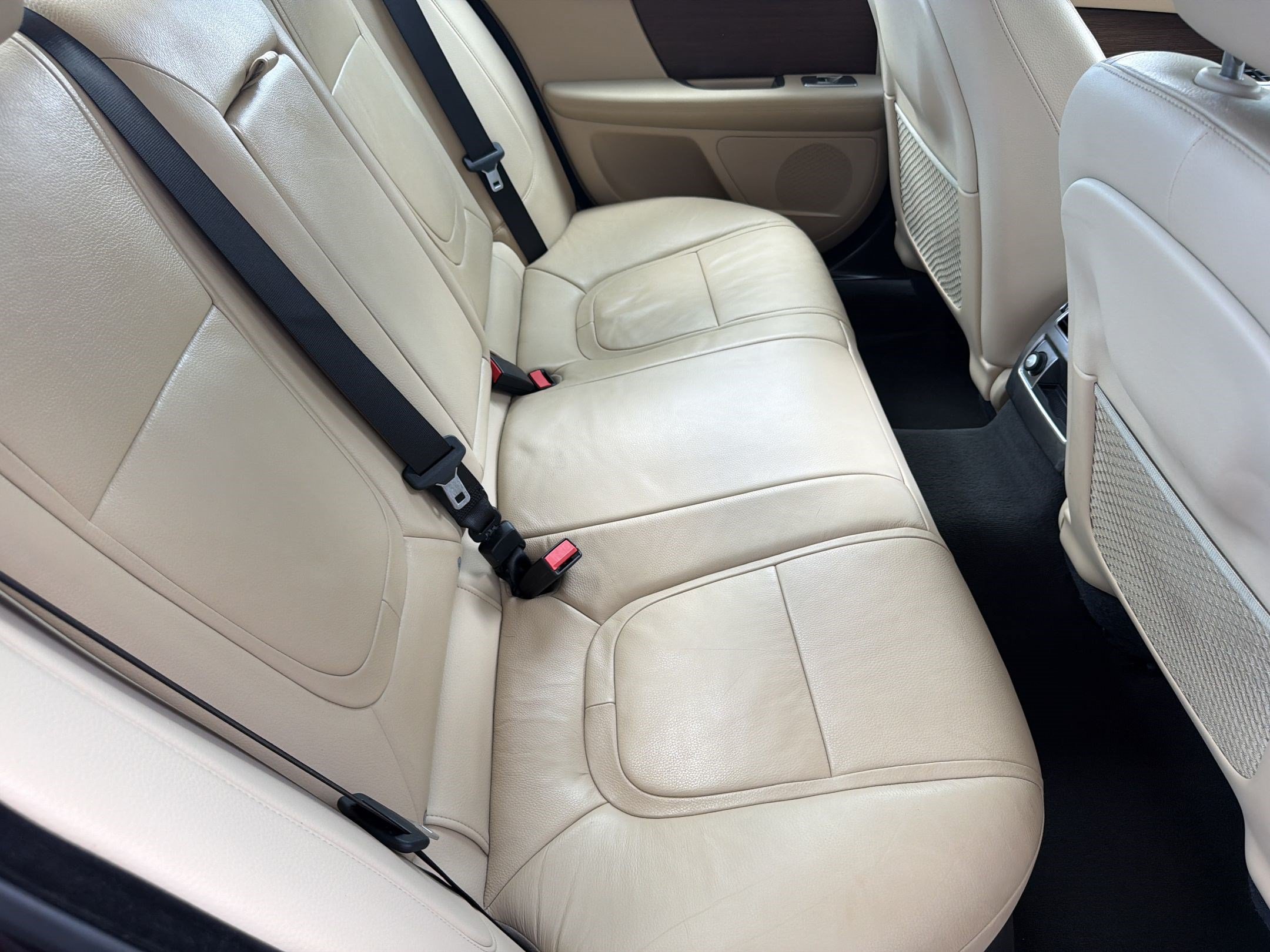 Used 2013 Jaguar XF RWD image 30