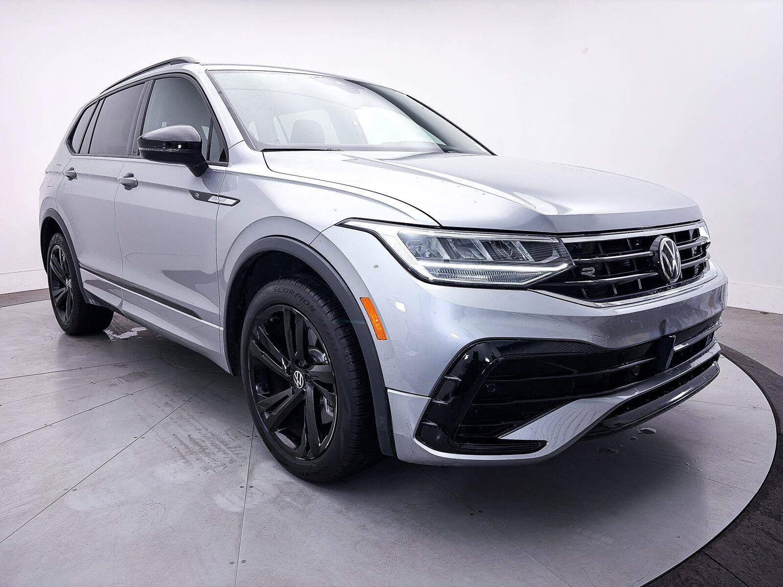 Used 2023 Volkswagen Tiguan SE R-Line FWD image 10