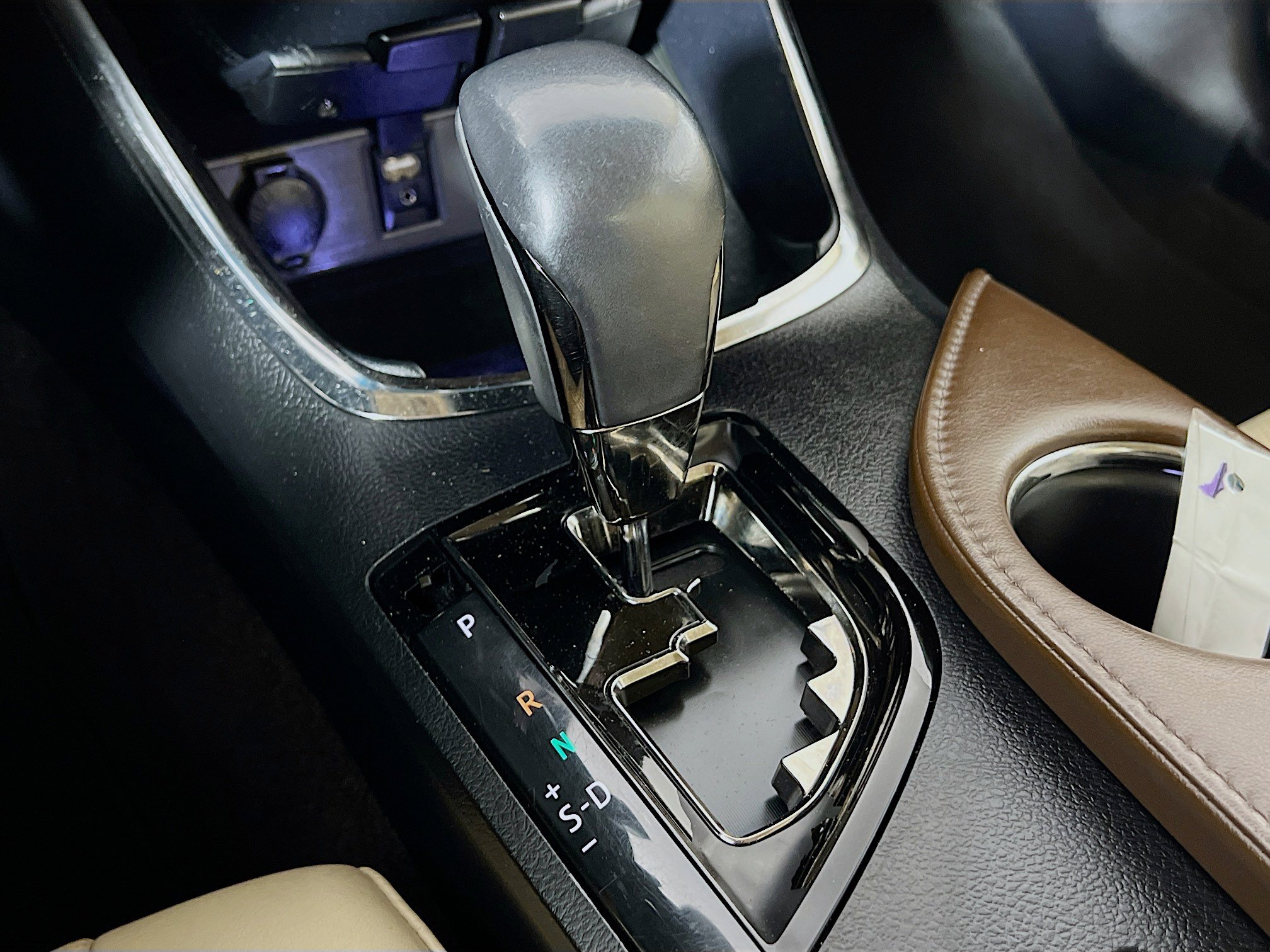 Used 2013 Toyota Avalon Limited FWD image 18