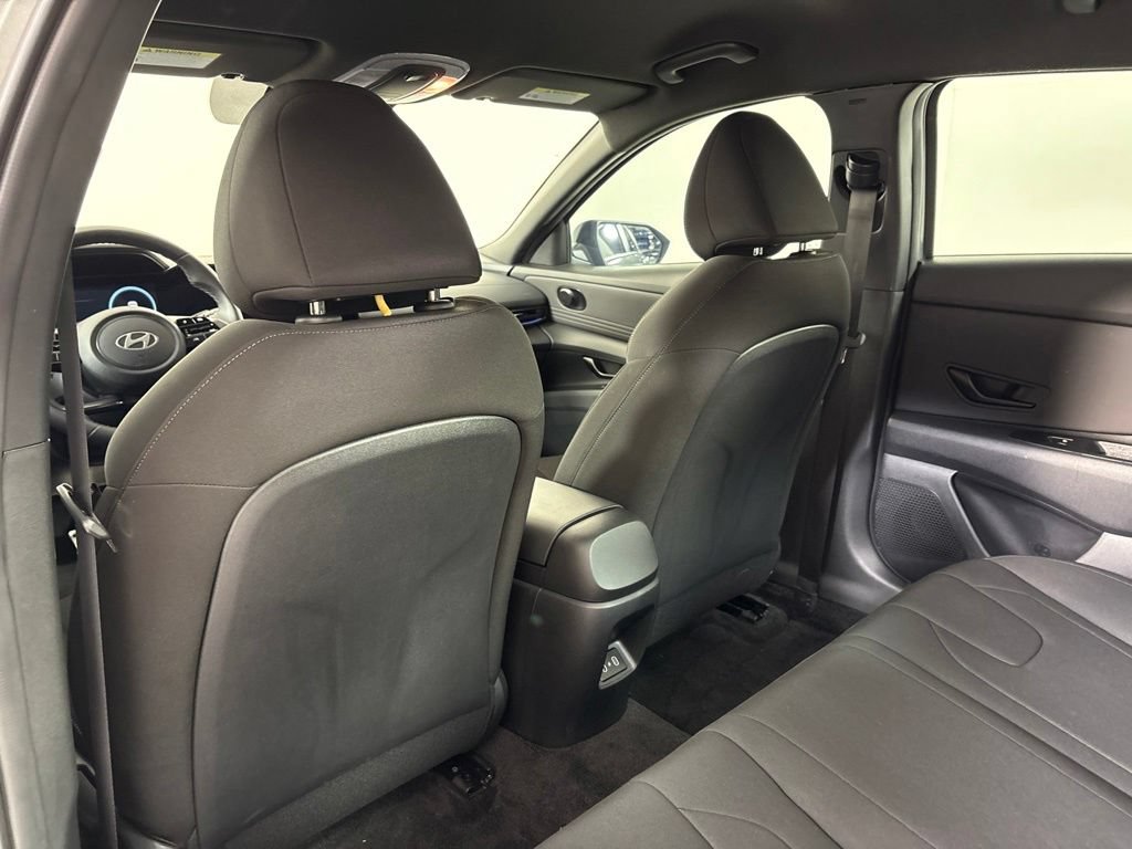 Certified 2025 Hyundai Elantra SEL FWD image 19