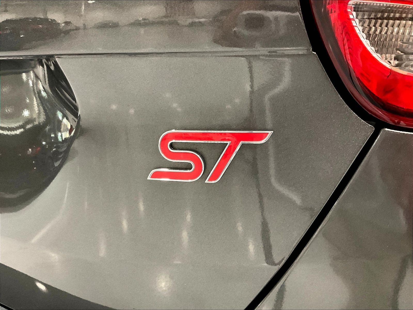 Used 2018 Ford Focus ST FWD image 23