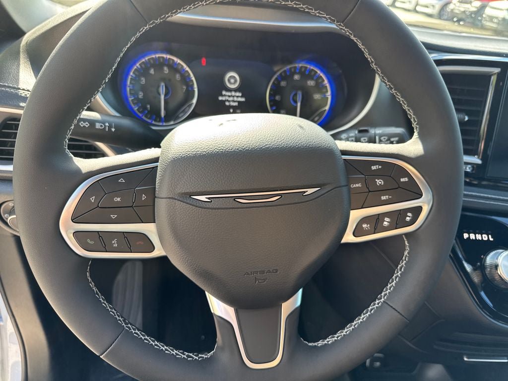 New 2027 Chrysler Pacifica Select AWD/4WD image 17
