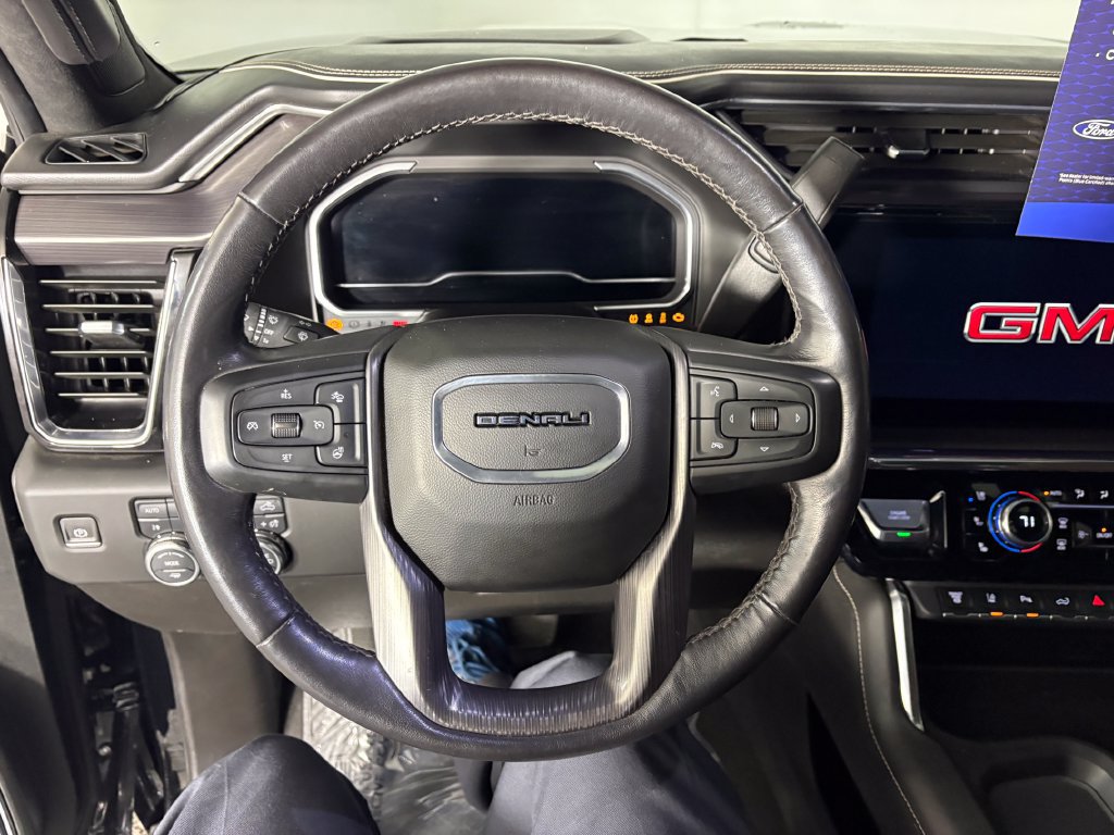 Used 2024 GMC Sierra 3500 Denali Ultimate AWD/4WD image 17