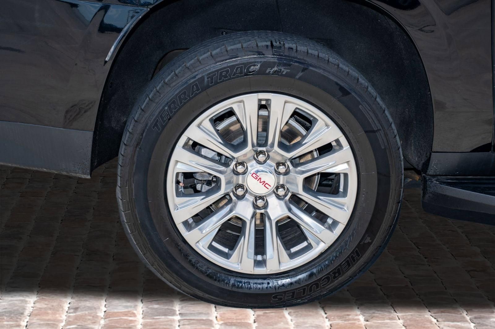 Used 2024 GMC Yukon XL Denali image 44