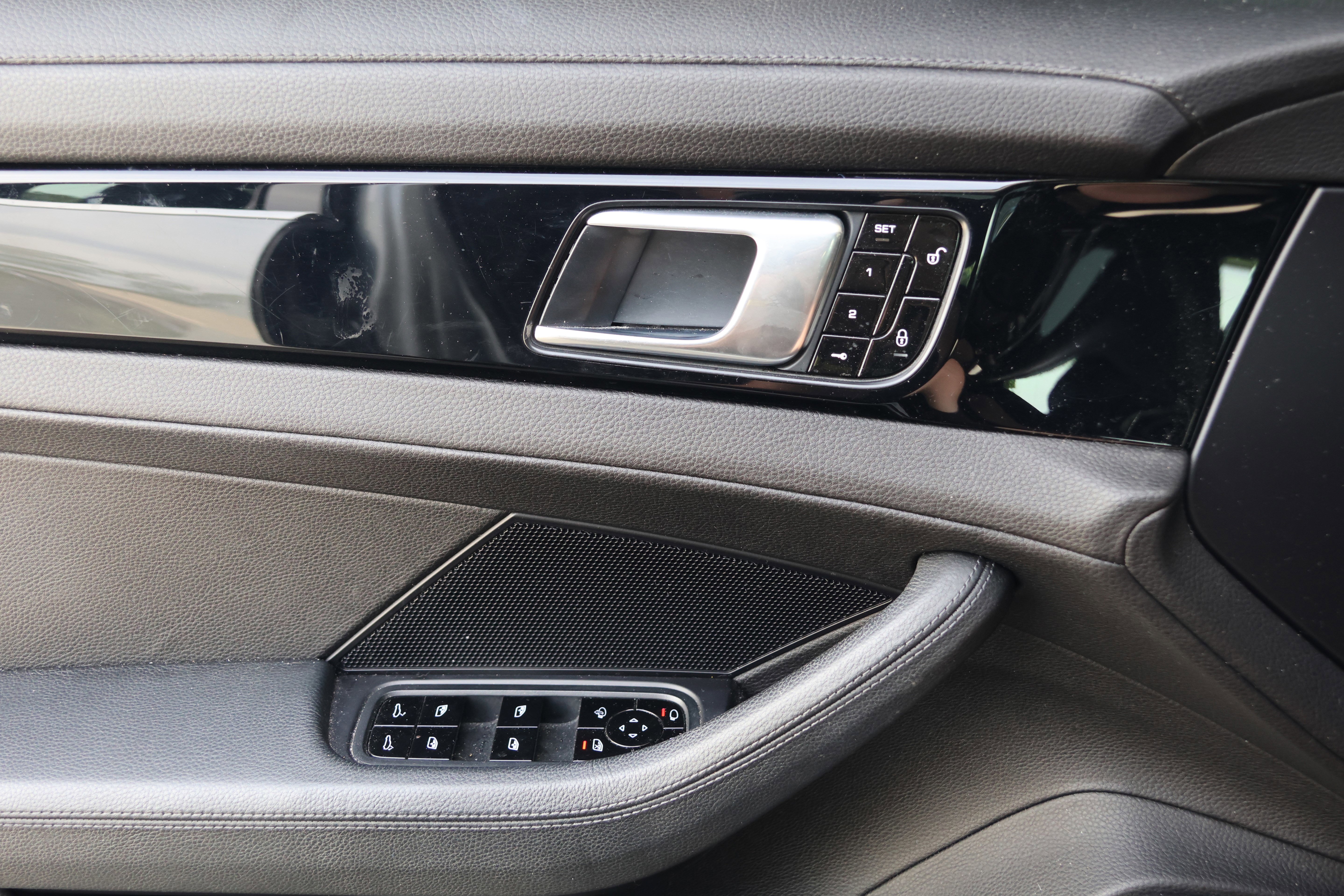 Used 2017 Porsche Panamera 4S image 12