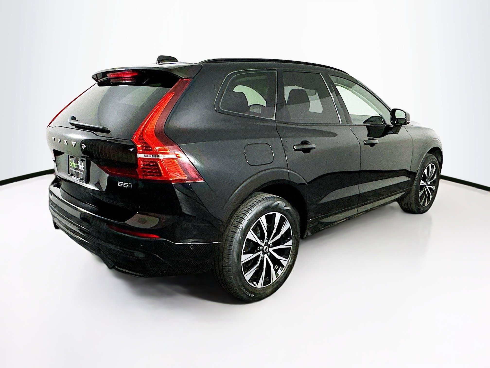 Used 2025 Volvo XC60 B5 Plus image 9