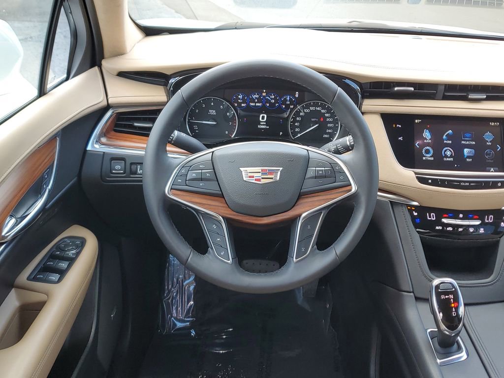 Used 2017 Cadillac XT5 Platinum w/ Driver Assist Package AWD/4WD image 18