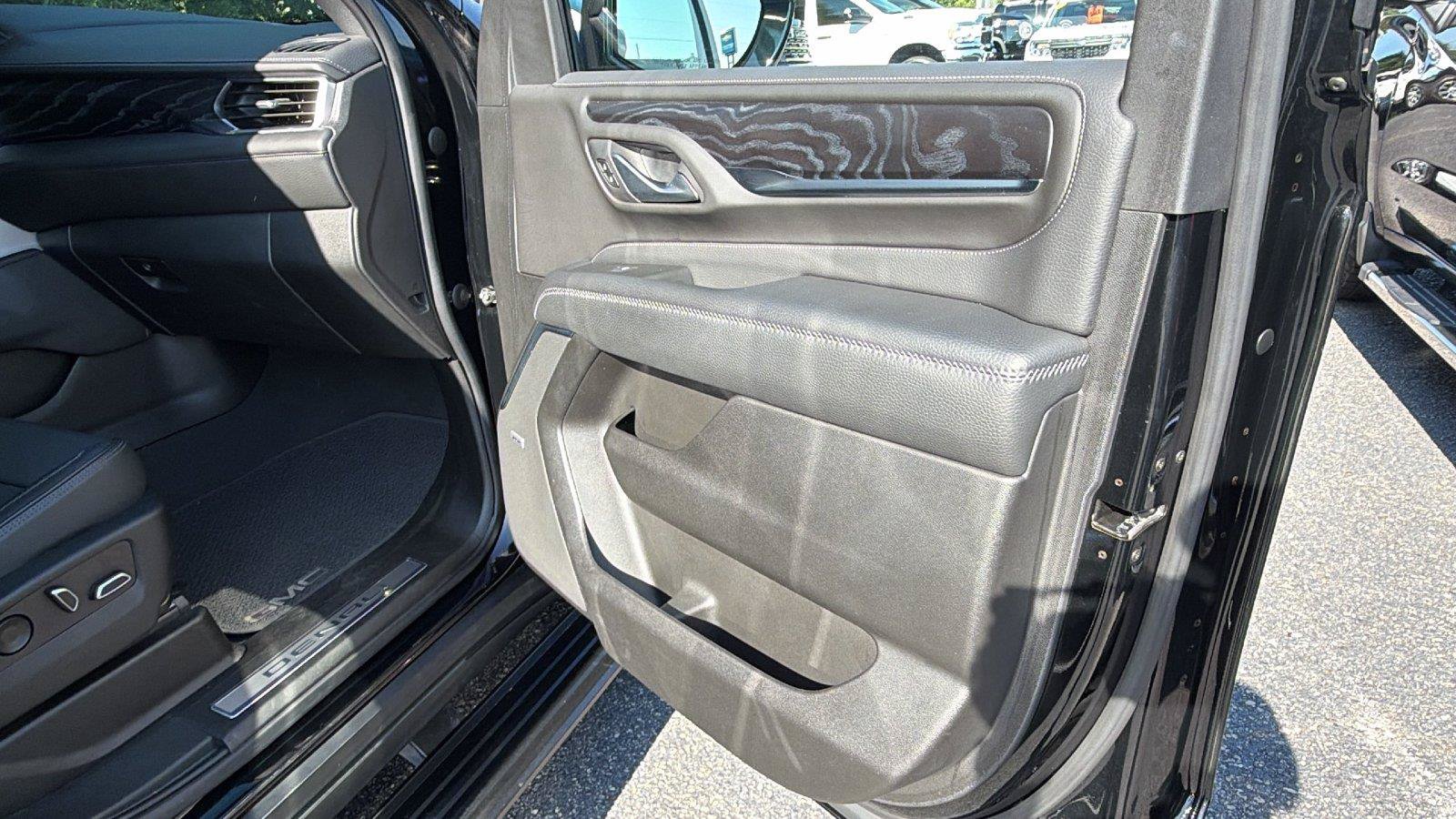 Used 2022 GMC Yukon Denali AWD/4WD image 18